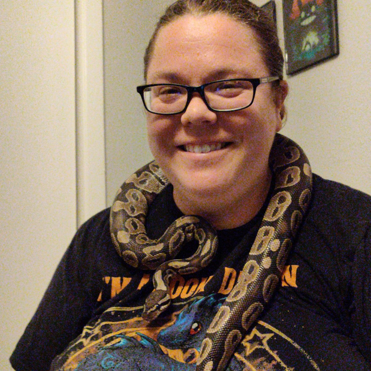 PythonsGaloreTX's tweet image. Freya and I got to have some really nice one on one time tonight. Shortly after this picture she peed on me...
#Freya #axanthicballpython #ballpythonsofinstagram #ballpython #snake #snakesofinstagram #ballpythonbreeder #peedonbyasnake #sweetgirl #ballpythonmorphs