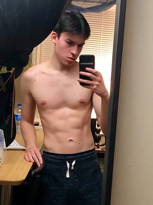 Come over, it&rsquo;s hump day https://t.co/p3wzMvg0bm<a href="/tag/nakedchallenge"class="tags"><span>#nakedchallenge</span></a>