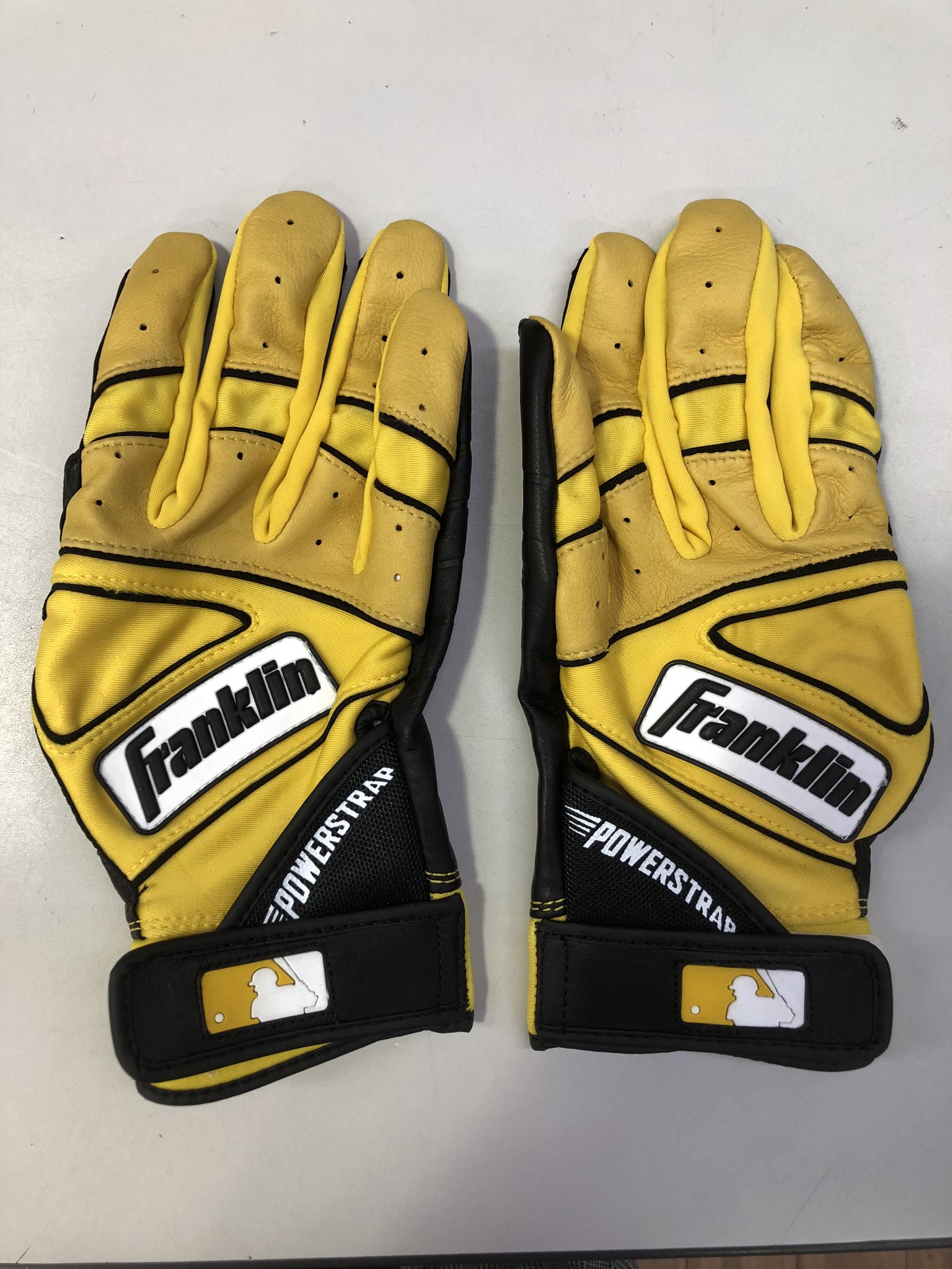 シンプルでおしゃれ Franklin バッティンググローブ (S) 黄色
