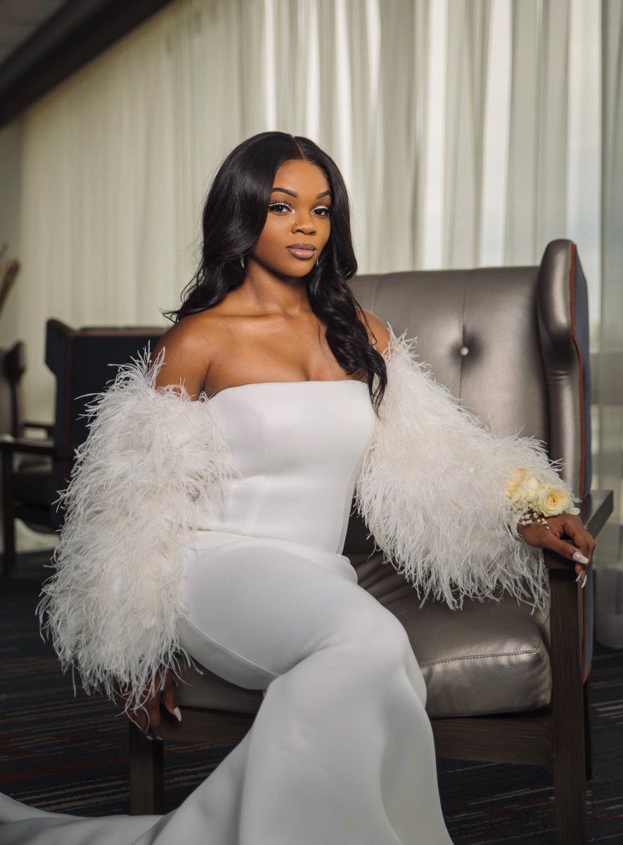 love__shxlby's tweet photo. “Elegance is the only beauty that never fades..”🤍 #QuarantineProm #Prom2k20 https://t.co/tY8grpM0oZ