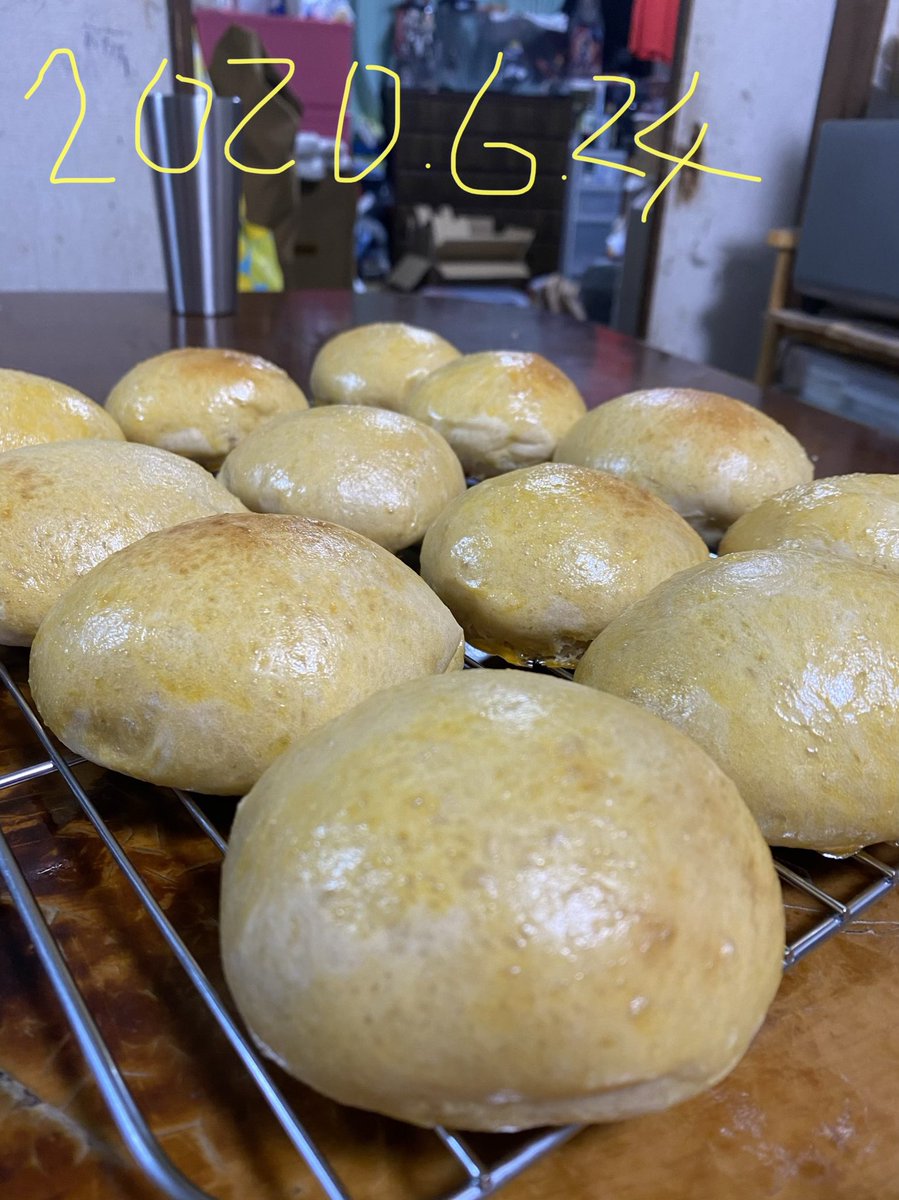 パン屋のgang おおいた県国東市パン屋 昨日作ったパンより焼く時間を3割増しで焼いたら いつも通りのパンが出来上がって良かった まぁ 大量に作る場合 温度を上げるなり焼く時間を増やすとか調整は必要ですね 大分県 おおいた県 パン パン屋 パン屋のgang おおいた県国東市パン屋 昨日作ったパンより焼く時間を3割増しで焼いたら いつも通りのパンが出来上がって良かった まぁ 大量に作る場合 温度を上げるなり焼く時間を増やすとか調整は必要ですね 大分県 おおいた県 パン パン屋
