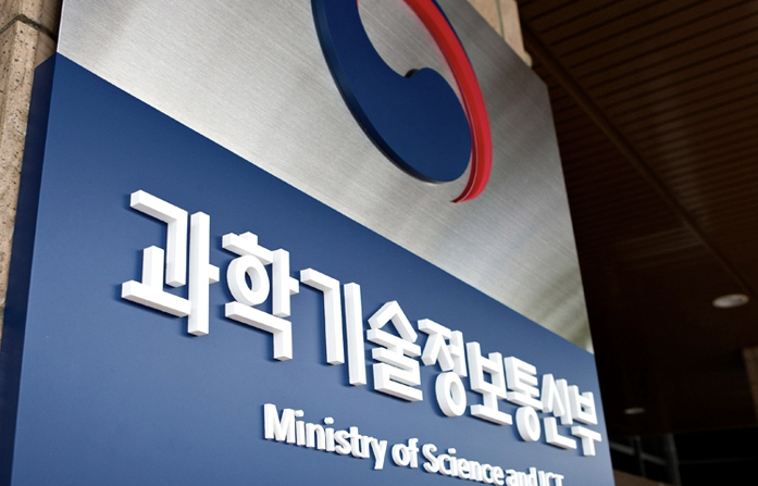 mincircle6's tweet photo. South Korea is ready to transform into a #blockchain government

☑️Online Voting
☑️Donation Platform
☑️Social welfare 
☑️Renewable energy trading System
☑️Financial - Introducing local digital currency
☑️Real estate service 
☑️Integrate Postal Service

https://t.co/1bhzpMZ03Z https://t.co/ICiz7SckO8