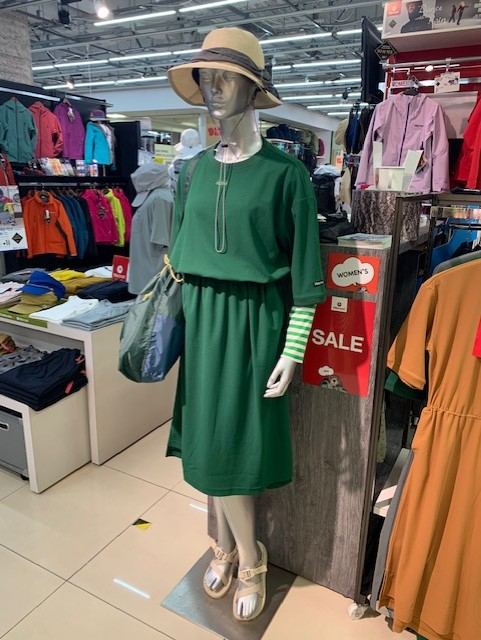 Twitter 上的 石井スポーツ公式 登山 アウトドア 新宿東口ビックロ店 セール 四角友里コラボ マーモット 植松です 四角友里コラボのワンピースも30 Off 放熱素材coolist Tecを使用 衣服内の温度を下げてくれます 登山帰りのお着換えとしても