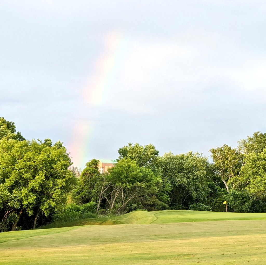 fowlski's tweet photo. @ScarboroGolf this evening it would appear the pot of gold was on #17 green. Shame I only played 9 holes..! https://t.co/sqxje5qgl8