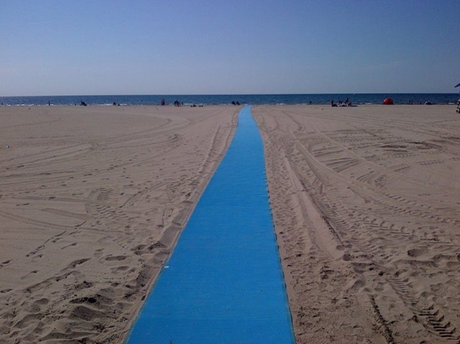 esteira para acesso de cadeirantes a praia