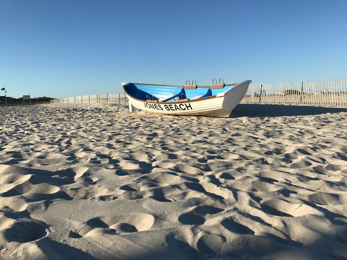 GinainNY's tweet photo. 6/14/2020:first foray away from the hotspot:jelly fish/seagulls&amp;terns/bare feet/cool waves &amp; salt air. https://t.co/mGSJnCtUpR