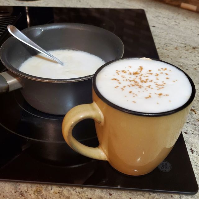 Daily tea timeRooibos latteGood a time as any to experiment and figure out what all goes well witj steamed/foamed milk. This is rooibos topped with foamed almond milk with some apple cinnamon sugar sprinkled on top. I count this as a success.