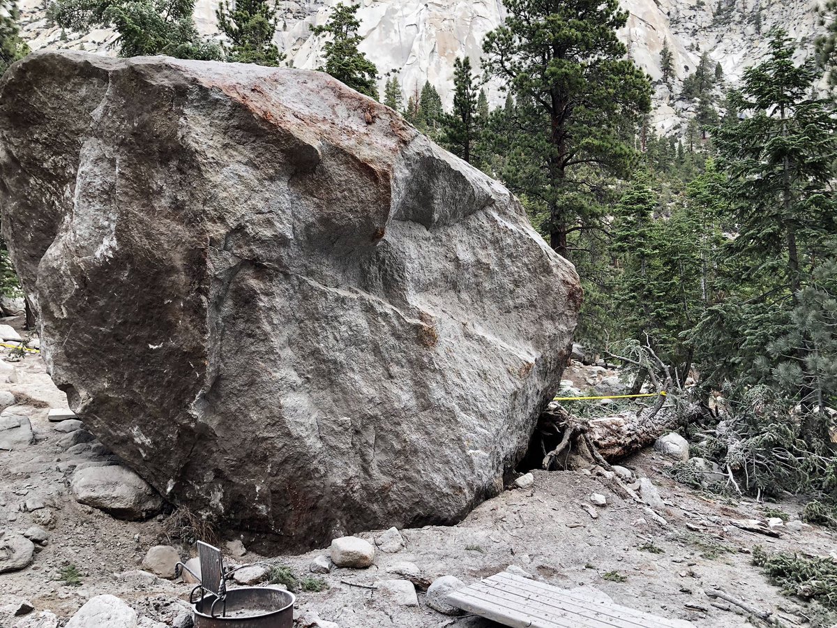 Turning around I found the culprit! Just your run of the mill 8 m x 8 m x 8 m granite boulder. And sans camping permit no less.  #OwensLakeEarthquake 6/