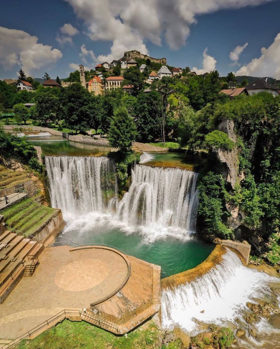 FatihAlBosni's tweet photo. Is this jannah ? No, this is Jajce in Bosnia Hercegovina 🇧🇦💙 https://t.co/TU96o6TYlF