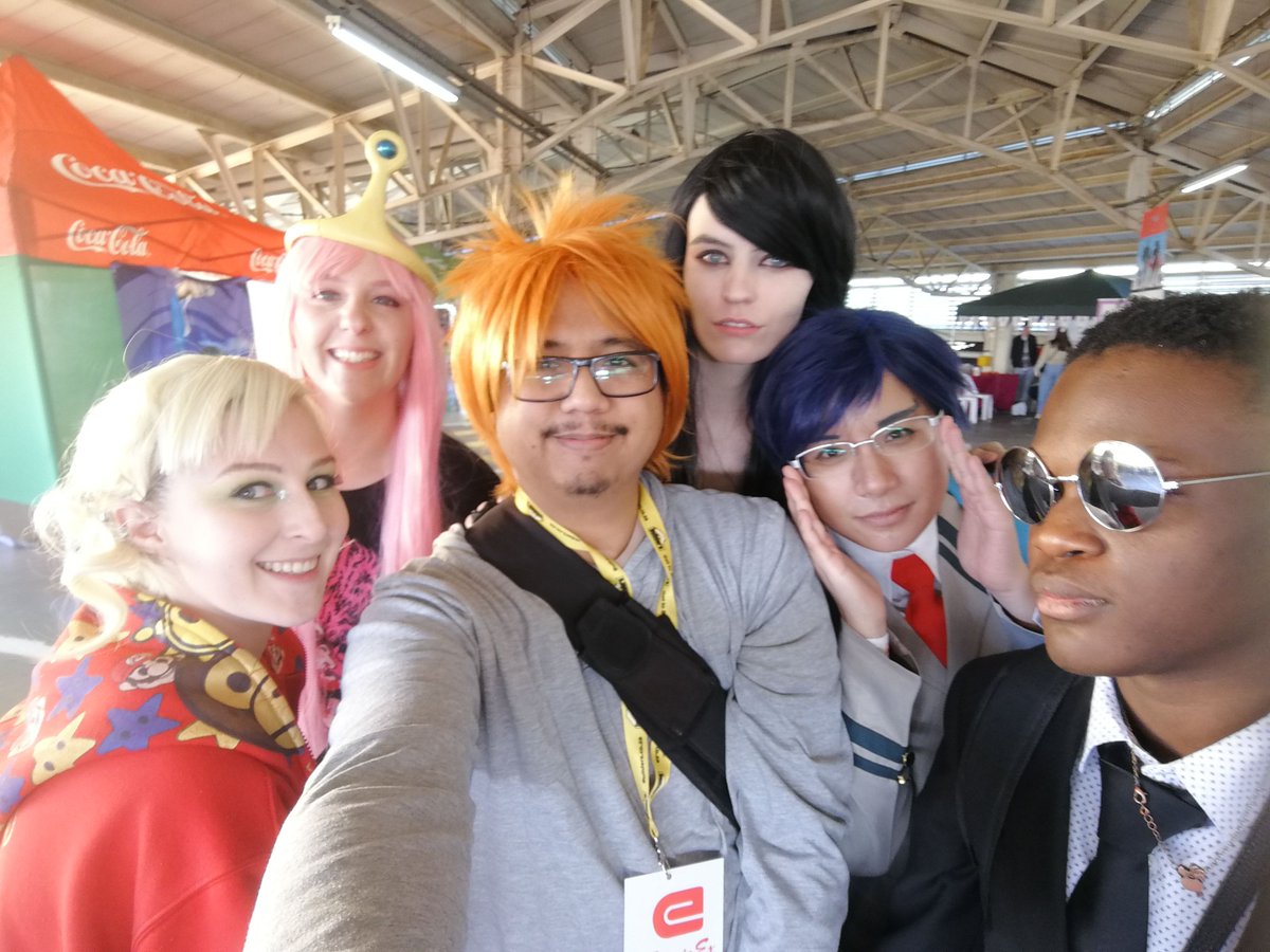 PandaMode13's tweet photo. When you're surrounded by cosplayers in ComicEx 2019
#comicex https://t.co/waCEEGBKAh