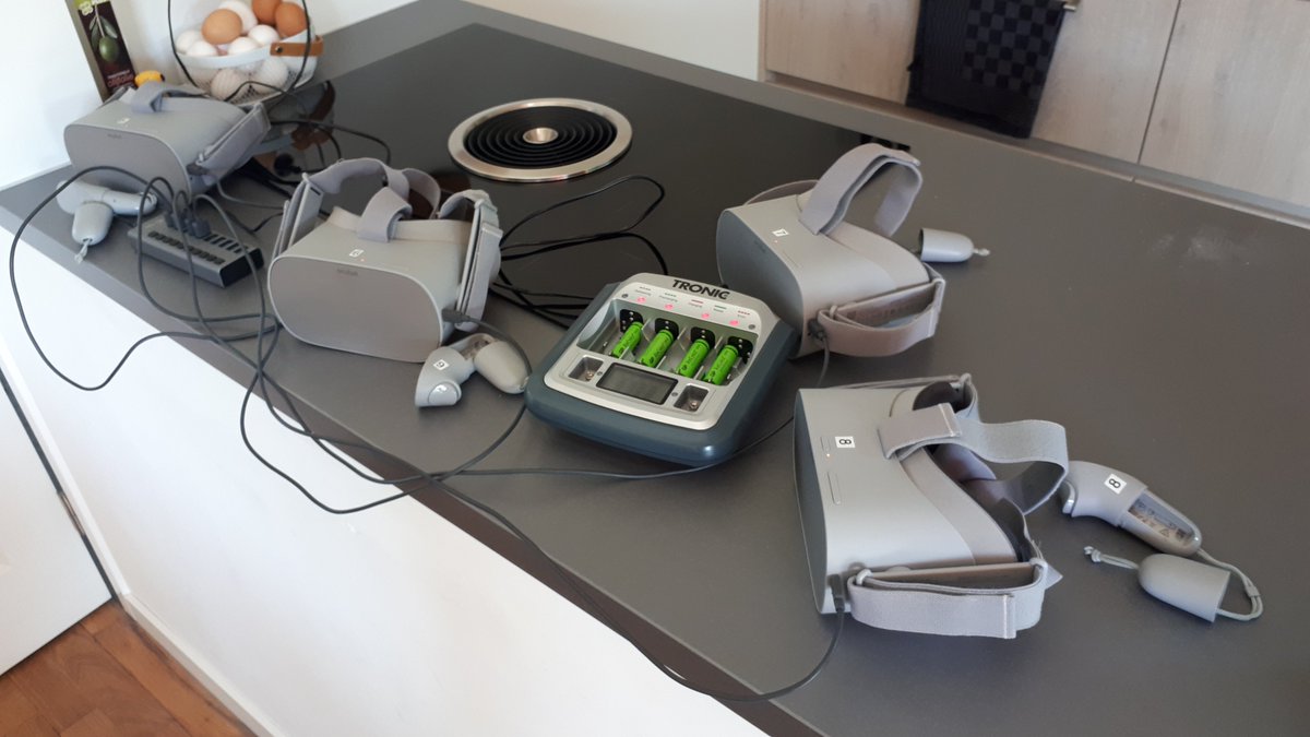 De Oculus Go VR brillen van stroom voorzien zodat ik de 
<a href="/WarpVR/">Warp VR</a> app kan installeren op de brillen. Daarna de 360 graden keuze scenarios, die we onlangs gemaakt hebben, erop downloaden zodat studenten kunnen gaan trainen.

#wijzijnfontys @FontysFHMG