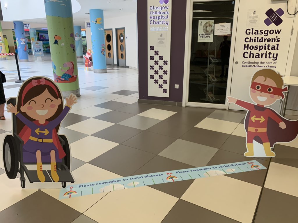 Loving these new friendly superheroes pointing out what 2m looks like to children and families visiting our hospital.

#patientcentred @CoralBrady @UmmiJameel @Chiantikarrie