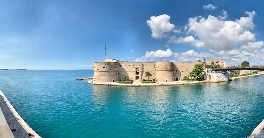 Madeintaranto's tweet photo. Il castello sospeso nel Blu 💙

Complimenti ad Antonio Bucci

#Taranto #Puglia #Madeintaranto #weareinpuglia #borghipiubelliditalia #borghitalia #italia #salento https://t.co/BPP5RS9S1O