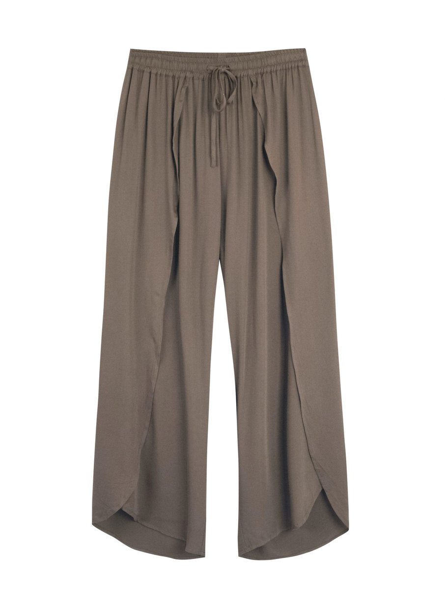 Long Side High Slit Harem Casual Pants also know as Loose Fitting Summer Vacation Beach Trousers.
Check out lavielentefashion for more. bit.ly/3i7bi2X
🛍🛍🛍💃💃💃
#fashion #shopping #clothing #pants #casualpants #trousers