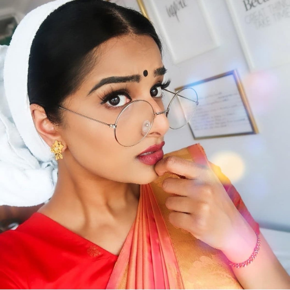 When @elegancebyb nailed it 💯 as Vaishnavi 😍
#makeupartist #jeansmovie #tamiltalent #therawkstarsedition #therawkstars #tamilmagazine