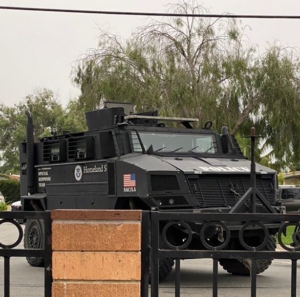 #KnowledgeNotPanic A community member has called the rapid response hotline today to inform us that ICE rolled up to a Santa Ana neighborhood (McFadden and Fairview) in a TANK! This is excessive and fear mongering. #OC #AbolishICE