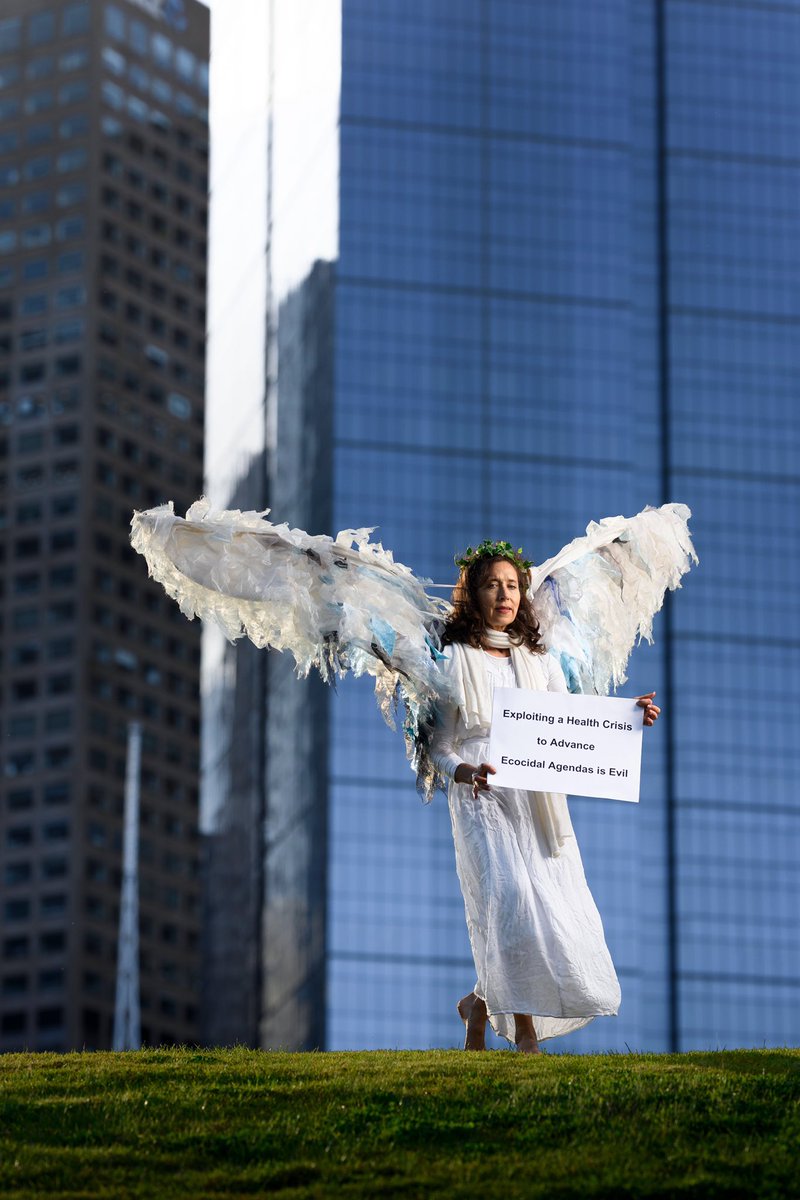 ClimateGuardia's tweet photo. We remind @NCCCgovau, @ScottMorrisonMP, @AlboMP, @AdamBandt and @DanielAndrewsMP that the #COVID19 emergency cannot and must not be used as a fig leaf 🍃 to prop up the ecocidal earth 🌏 and health wrecking #fossilfuel industry #auspol #springst #ClimateEmergency #ecocide #COP26 https://t.co/z6EtK4F9cX