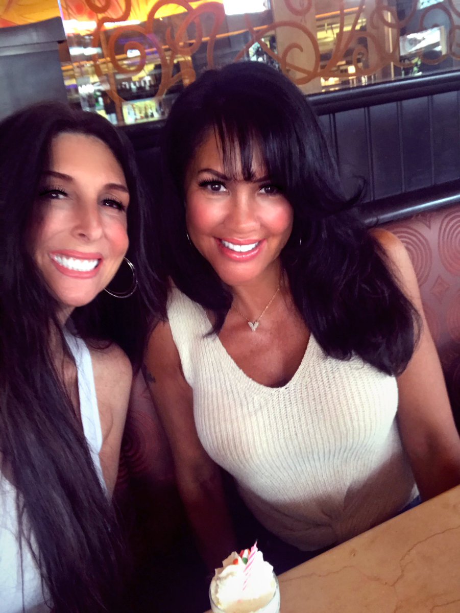 MiaStJohnBoxer's tweet photo. Birthday dinner! Ty to all the well wishes and my dearest loved ones for making it special ❤️ @LaurenceRifkin &amp; @TheStJohnFamily &amp; @Lisamwoodard &amp; @themeaganjayne Love you guys so much ❤️❤️❤️ https://t.co/5NxEWhTmI7