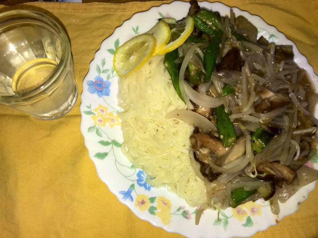 kaz6thlife's tweet photo. 【#cooking #beginers for #lunch＆#life】
🔪✨🍳✨

：
#素麺 と #野菜炒め にしよ、思って作り始めたが‥気が変わり、#中華だしの素 ・ #生姜 ・ #片栗粉 等を使って、中華風かけ麺⁈に。なかなか美味しかった❣️😊👍 https://t.co/9G35J0fW8r