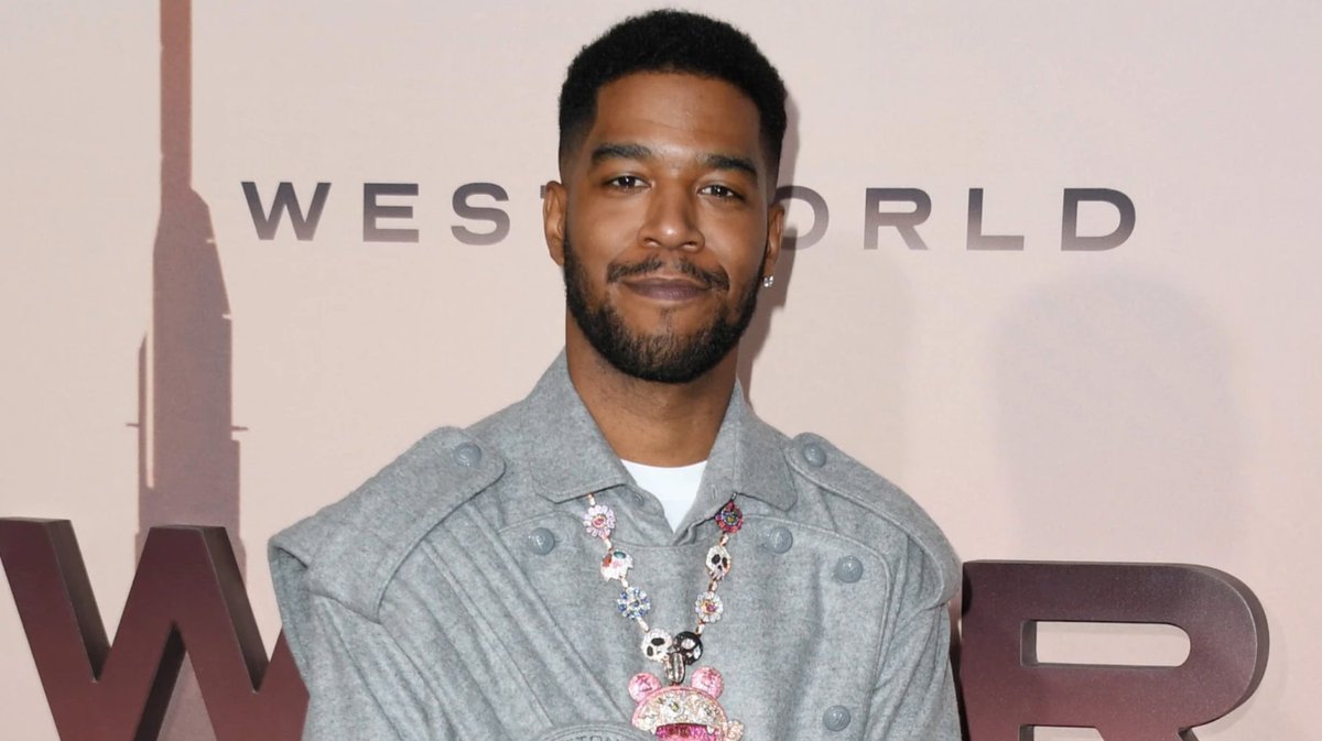 ComplexMusic's tweet photo. 📻 @KidCudi says he's starting a podcast. 

"All love no sh*t talkin." https://t.co/wbXjAf2I9q https://t.co/gYxxSaJNsG