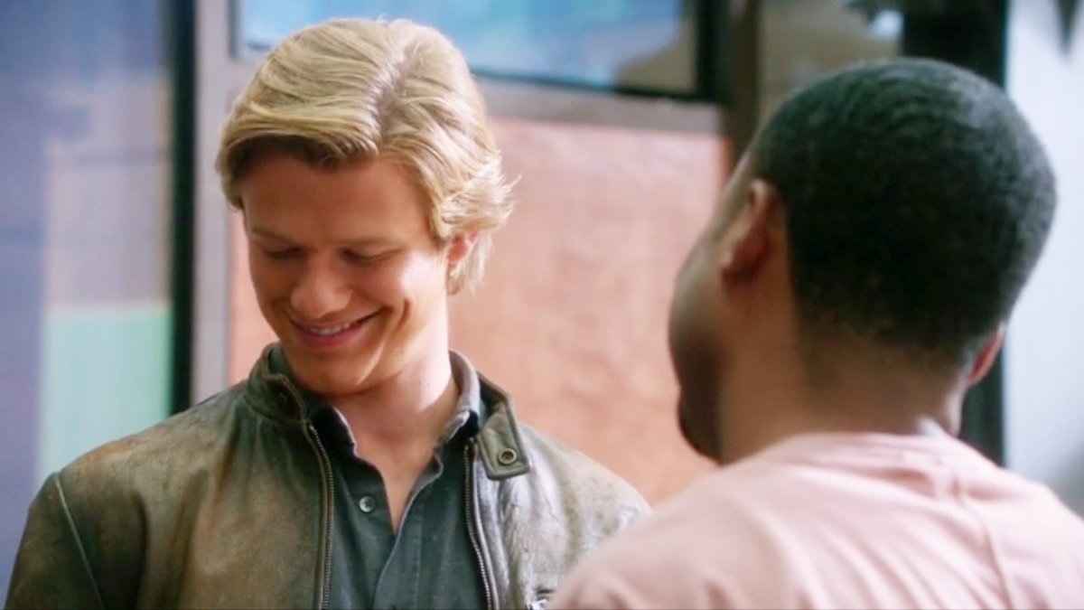 Natalie_Ryan_'s tweet photo. I miss this boy's smile. Like, my heart's aching for it. He used to smile so much, no matter what was happening.
And those dimples 😍😍😍
#AngusMacGyver #MacGyver #MacGyver2016 #LucasTill #1x09 #Chisel #smiling #SmilingMac #dimples https://t.co/ALpOAZ92u0