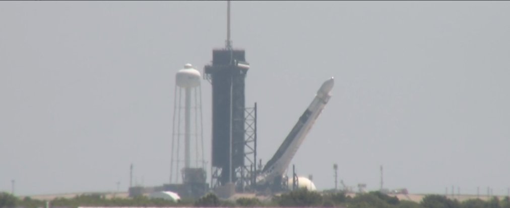 BlogixL's tweet photo. SpaceX is raising the Falcon 9 rocket vertical on pad 39A at the Kennedy Space Center in preparation for a test-firing of its main engines as soon as this evening.
The rocket is loaded with Starlink and BlackSky satellites for liftoff Thursday. https://t.co/lbWjknZ4uS…@elonmusk https://t.co/cNA9AJGYtf