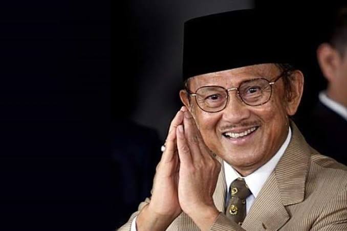 10. "Ketika seseorang menghina kamu itu adalah sebuah pujian bahwa selama ini mereka menghabiskan banyak waktu untuk memikirkan kamu, bahkan ketika kamu tidak memikirkan mereka."