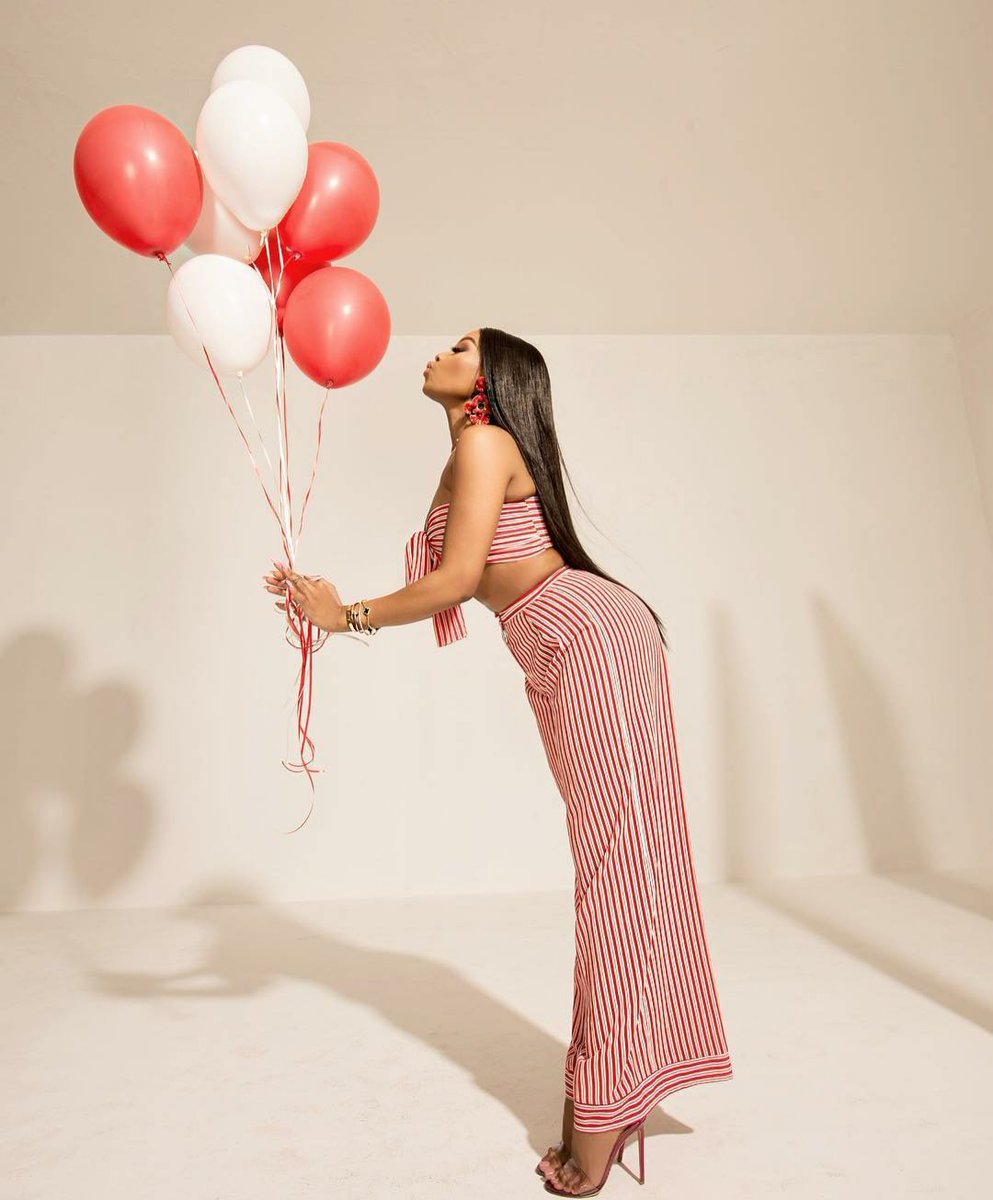 QueenBs_World's tweet photo. Happy Birthday to the Queen, @bonang_m 😍
Everyday we see how you've inspired and impacted many peoples lives ❤
I hope you continue to love life and never stop dreaming.
We love you, we appreciate you and we hope you have the best day ever!

#33YearsOfBonang 
#B33

👑🐝🇿🇦 https://t.co/BOIBO87dvo