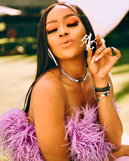 QueenBs_World's tweet photo. Happy Birthday to the Queen, @bonang_m 😍
Everyday we see how you've inspired and impacted many peoples lives ❤
I hope you continue to love life and never stop dreaming.
We love you, we appreciate you and we hope you have the best day ever!

#33YearsOfBonang 
#B33

👑🐝🇿🇦 https://t.co/BOIBO87dvo
