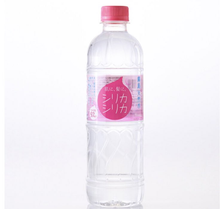 yuna_biyouhihu's tweet image. 昨日肌の治療をしたので肌を作る材料であるタンパク質を摂取するため、最も効率の良いプロテインを1日2杯に🥛あとはお水も2リットル68円の安いの飲んでたけど予防医療研究協会のDrにオススメされてシリカシリカに変えた。プロテインは食前に飲むとサラダより血糖値上げにくくするらしいのでおすすめ。