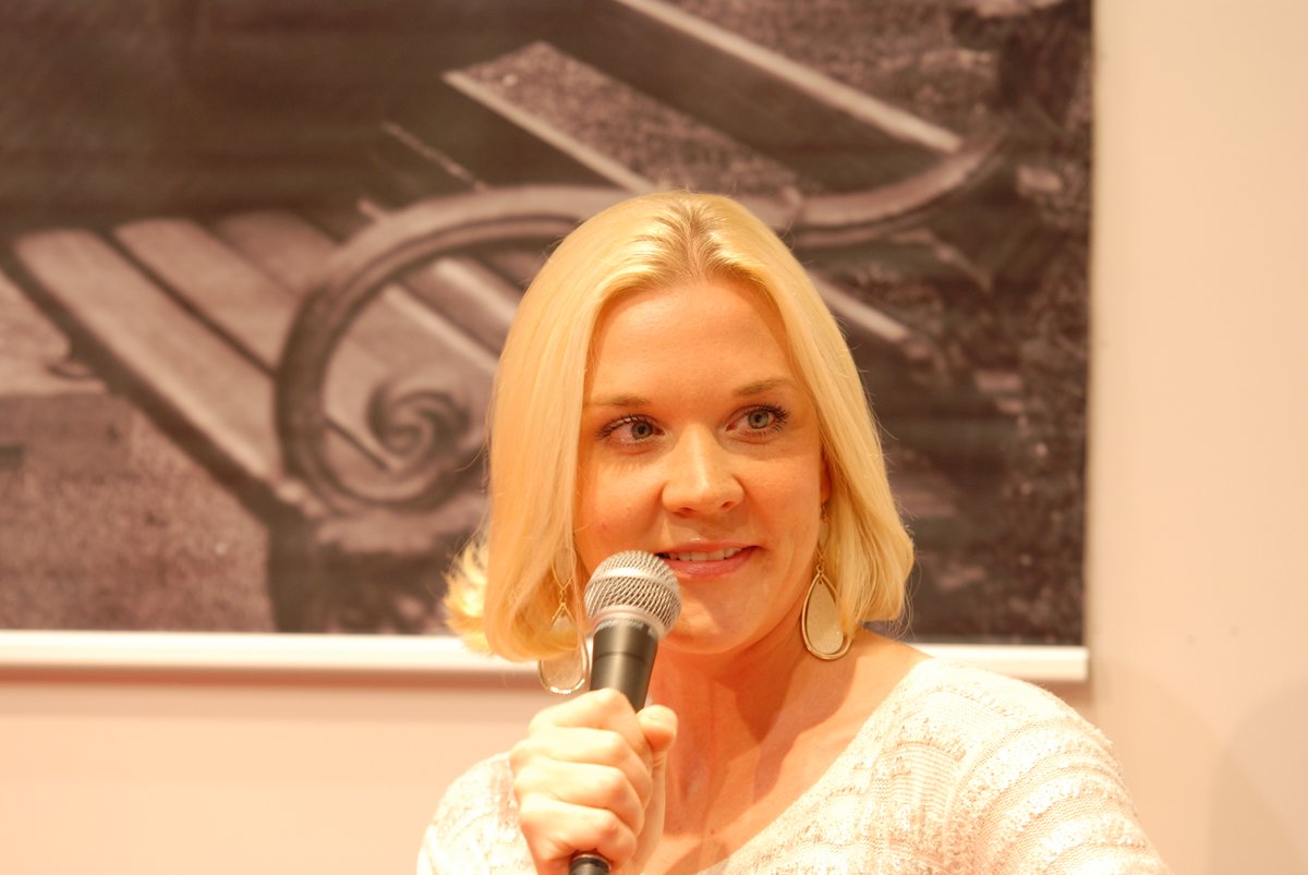ReadMoreWomen's tweet photo. Johanna Holmström (1981). Finnish-Swedish writer https://t.co/DGv9RmTQYR https://t.co/bdcVMAwD8s