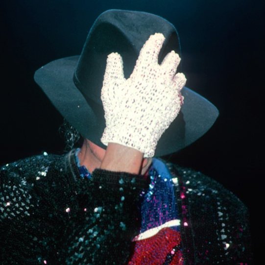 In the blink of an eye, we've reached #11YearsWithOutMichaelJackson 

Some tragedies never heal, never become any less painful.

The loss of this icon—a father, a brother, a son, an uncle. 

My heart aches for everyone, as it has since June 25, '09.

🌸 🌹

#MichaelJacksonForever