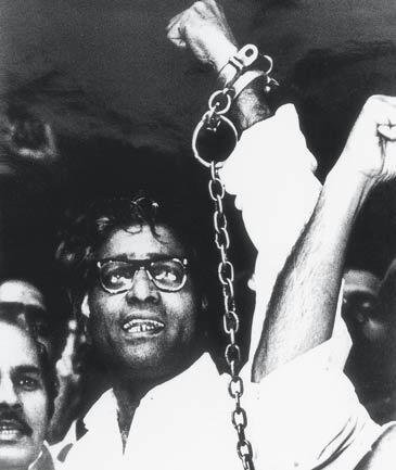 BlogNews19's tweet image. The fundamental rights that every Indian obtained from the Constitution were strangled. More opposition leaders were arrested. Elections for both state and central assemblies were suspended. Press was censored. Even the common man was not spared. #Emergency1975HauntsIndia