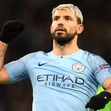 Y VAMOS CON EL ULTIMO PREMIO DE LA GALA, OBVIAMENTE EL BALÓN DE ORO

UN DOBLETE, PICHICI DE LA PREMIER Y EN GENERAL DEL MUNDO, NO PODEMOS QUEJARNOS

SERGIO "EL KUN" AGÜERO, ES EL GANADOR DE SU PRIMER BALÓN DE ORO