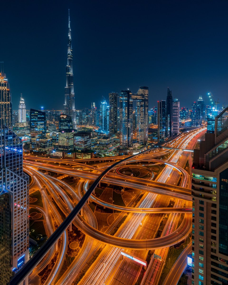 AsimsGallery's tweet photo. The city I wish to explore again and again - Shaikh Zayed Road Dubai, UAE 🇦🇪
#dubaicityscape #dubai #mydubai #mydubaipics #indianphotographer #cityscapephotography #discoverearth #burjkhalifa #composition #cityscapelovers #dreamshots #shangriladubai  #dubaipics https://t.co/Mlse9bs1Xx