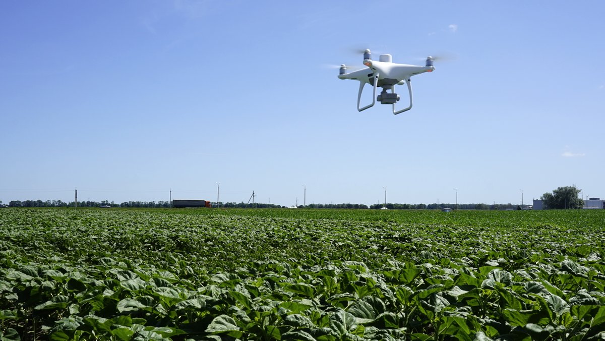 drone_ua's tweet image. Работы над проектом DigitalField продолжаются. 
Уже на этой неделе мы примем участие в анализе эффективности внесения азотных удобрений и сможем увидеть как различные нормы влияют на прирост биомассы на различных участках.

#Digitalfield #DroneUA