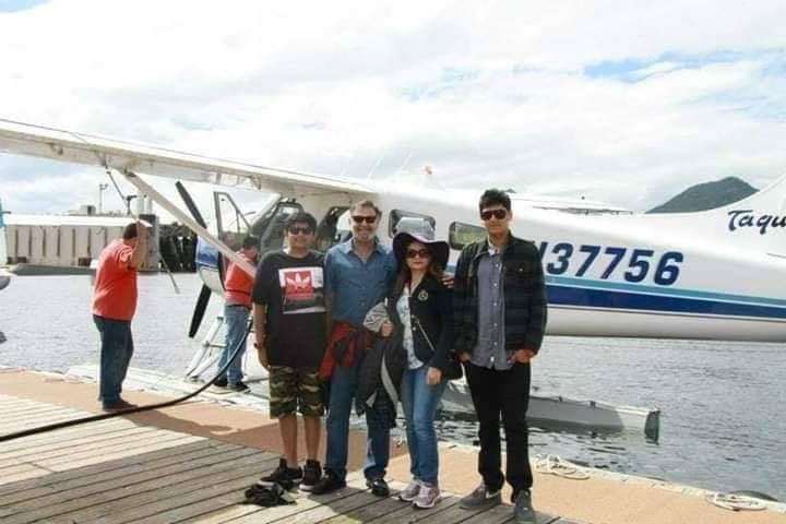 سرزمین پر امریکہ سے حملہ کرایا اورخود دبک کر بیٹھے رہے۔دنیا بھرمیں ملک کو بدنام کیاجوریٹائرہونےکےبعدبھی ملک کو نچوڑنا نہیں چھوڑتےاور بڑےبڑےسول عہدوں پر برجمان ہوجاتےہیں اور پھر ملک سے باہر کے ممالک میں بڑی بڑی جائدادیں خریدکر عیش کرتے ہیں۔18/18