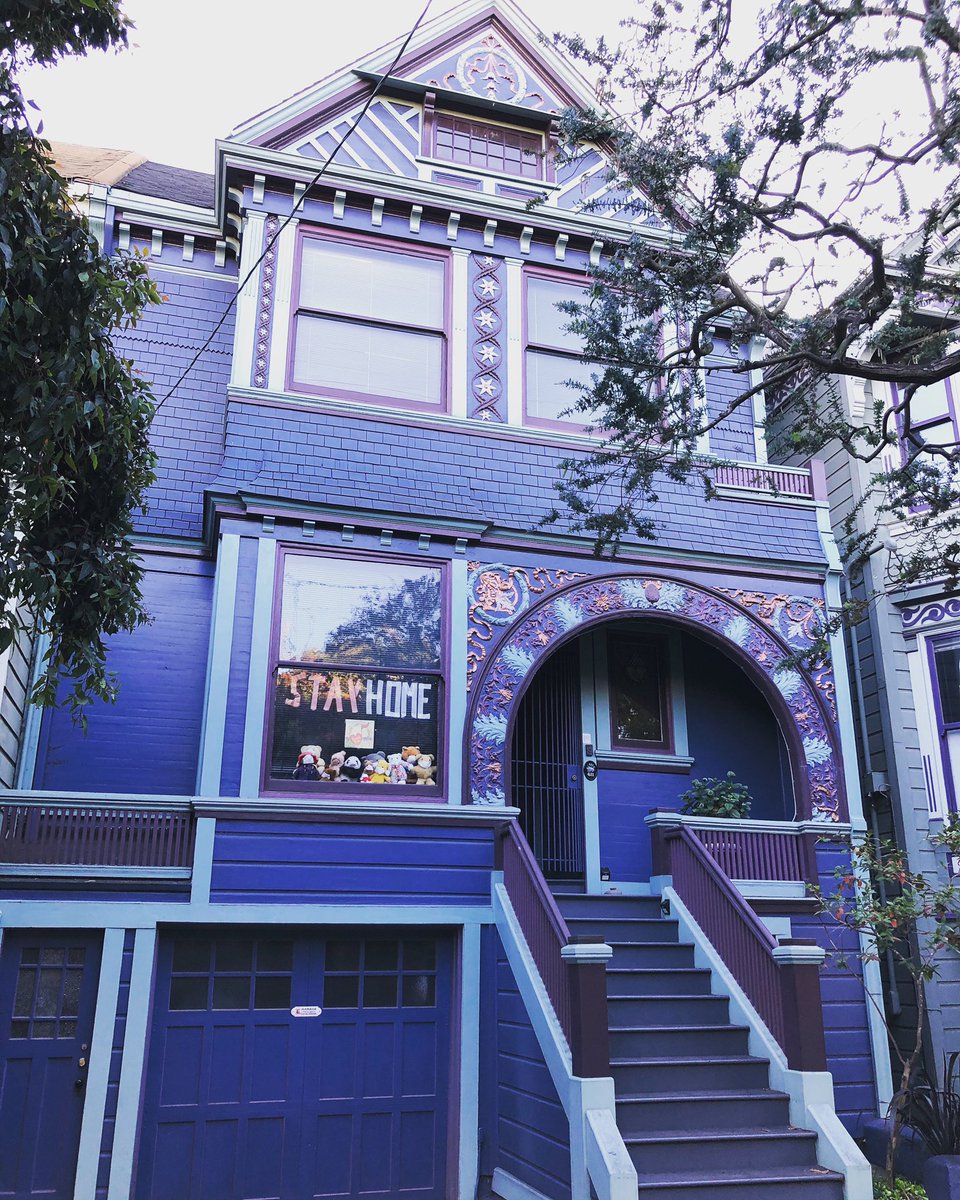 shivaunsay's tweet image. With the spike in Corona Virus cases, hospitalizations and deaths, this house has good sense to share... #victorianalliance #nopavictorians #sfarchitecture #sfvictorians #victorianhouse #wearamask