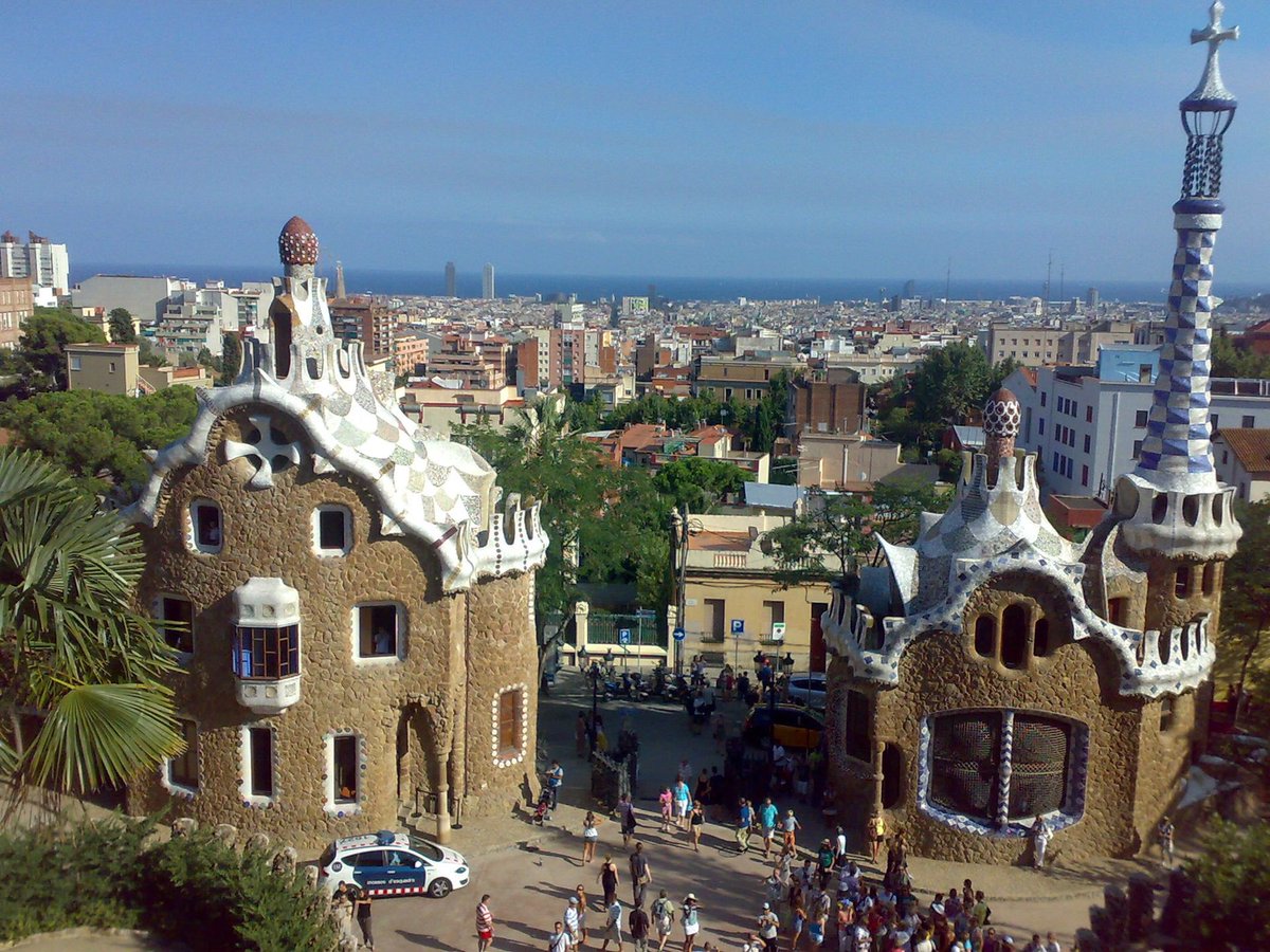 Park Güell is located in La Salut, a neighborhood in the Gràcia district of Barcelona. With urbanization in mind, Eusebi Güell assigned the design of the park to Antoni Gaudí, the face of Catalan modernism.