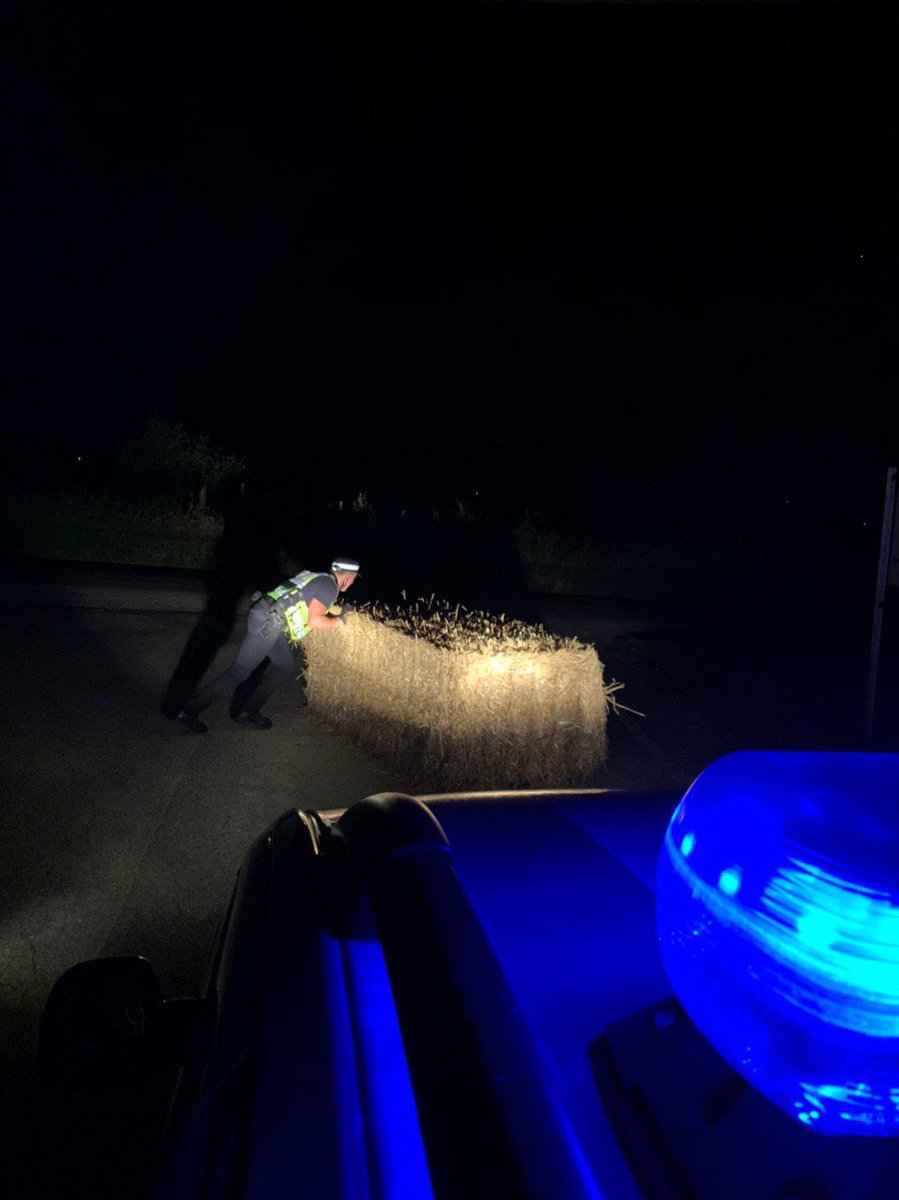 PLRubicone's tweet photo. #sicurezzastradale La sistemazione corretta del carico negli #automezzi va curata bene, per evitare pericoli come questo! https://t.co/4MEIjivddb