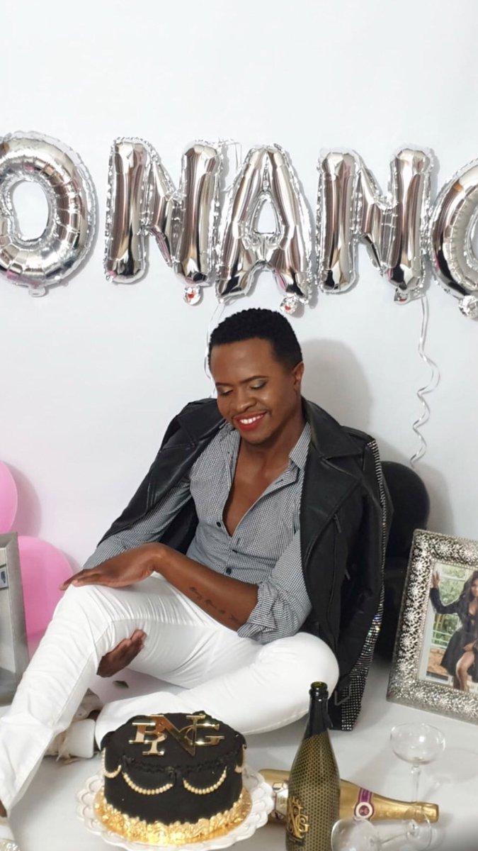 Dhlamini_TGF's tweet photo. Happy birthday to my Queen Bonang Matheba, may God bless you and give u many more to come. Keep shining my inspiration...love you lots🖤🖤🖤@bonang_m @The_BForce @QueenBs_World https://t.co/HO3qQwyOWn