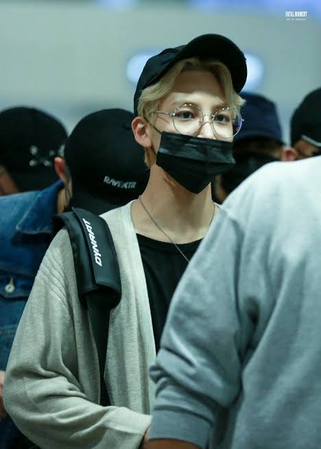 zarabeIIa's tweet photo. ( thisiseliseo instagram update ) 

"Yuhuu, @BIMDISTRIK punya topi yang super keren. Design yang simple tapi gak bikin kita ketinggalan trend. Thank you B!M DISTRO 🤘🏻" https://t.co/Oi5EIrIMlm
