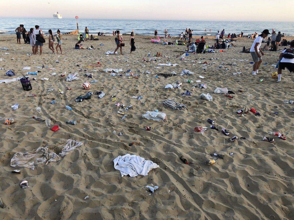 BBCRadioSolent's tweet image. 👏👏 To @dorsetdevils &amp;amp; other volunteers who will be spending their time picking up litter on Bournemouth beach today #Dorset #BournemouthBeach