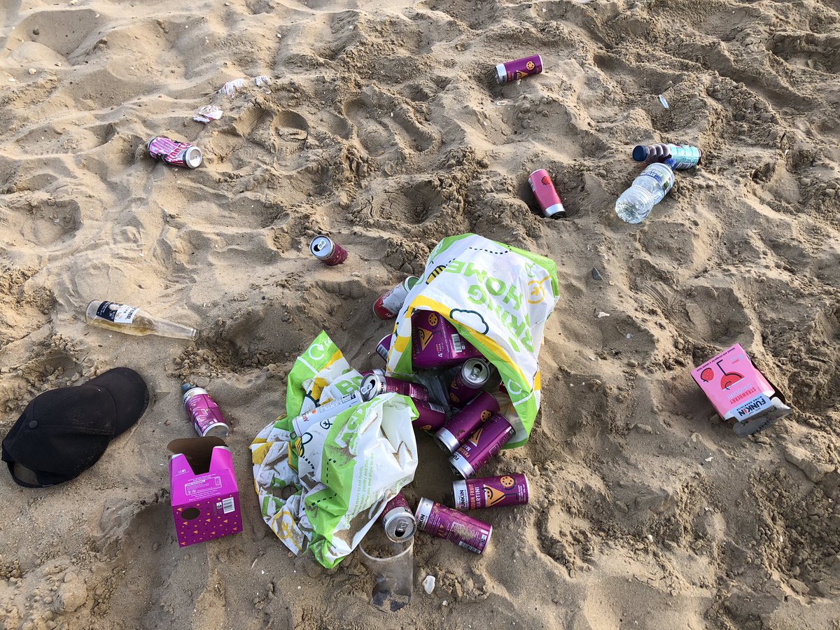 BBCRadioSolent's tweet image. 👏👏 To @dorsetdevils &amp;amp; other volunteers who will be spending their time picking up litter on Bournemouth beach today #Dorset #BournemouthBeach