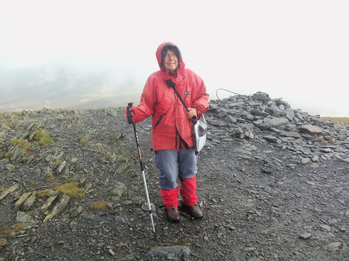 StanLeigh18's tweet photo. #Wainwrights in ascending order #SkiddawLittleMan #NorthernFells -2837 ft
-200th on the list - a little way to go but a mini celebration today ๐๐
- Flocking to the start #GaleRoad near #Keswick
- The summit area
- Summit on a claggy day
- #SkiddawLesserMan nearby https://t.co/rfT1qjART3