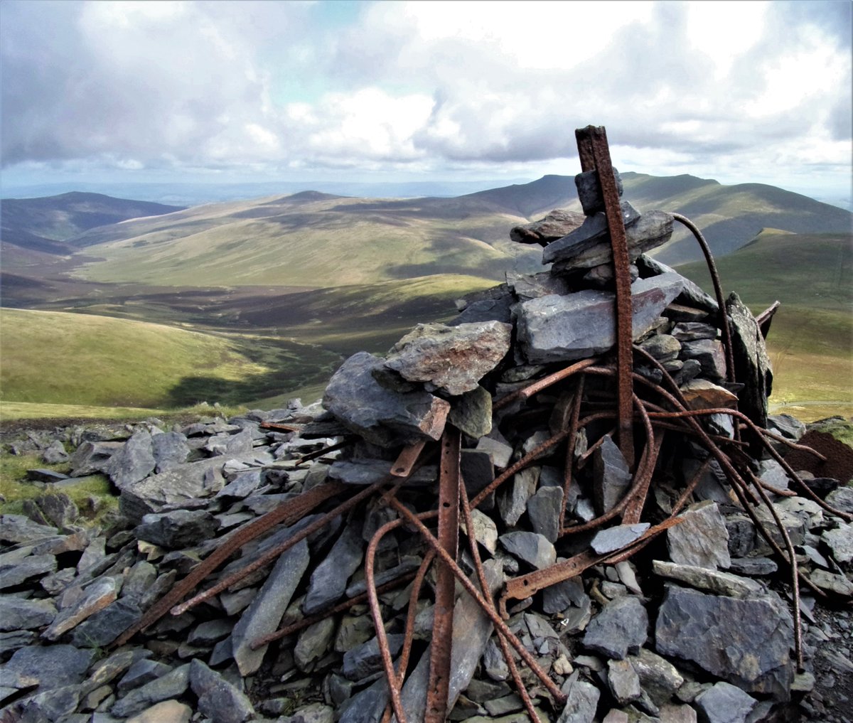 StanLeigh18's tweet photo. #Wainwrights in ascending order #SkiddawLittleMan #NorthernFells -2837 ft
-200th on the list - a little way to go but a mini celebration today ๐๐
- Flocking to the start #GaleRoad near #Keswick
- The summit area
- Summit on a claggy day
- #SkiddawLesserMan nearby https://t.co/rfT1qjART3