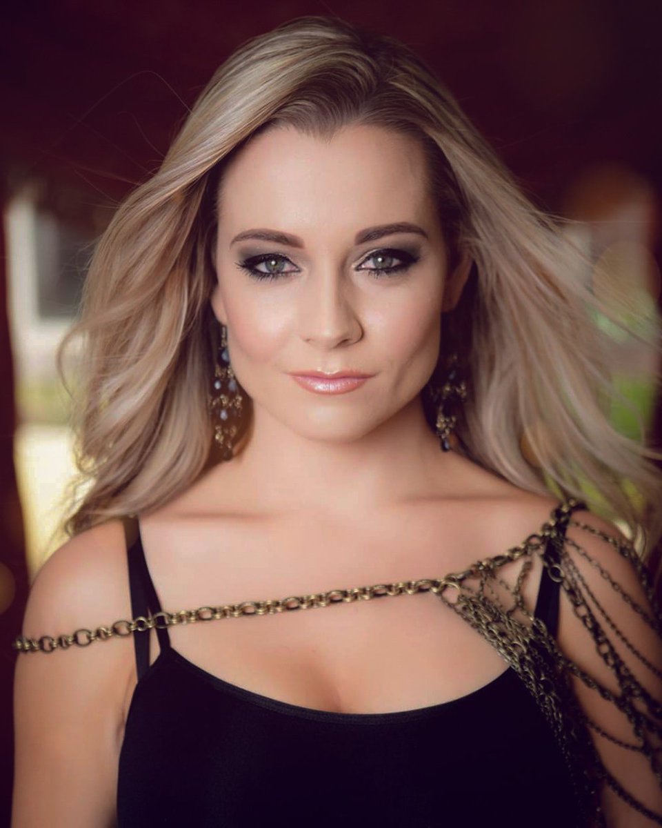 Besig met jou vermaak beplanning vir jou restaurant, kerk of geleentheid in 2021? Of is jy opsoek na iemand om jou leerlinge by die skool of jou personeel in jou maatskappy te motiveer?  
Kontak ons by 0732580476 / 0832755158 of info@cordelia.co.za vir meer inligting.