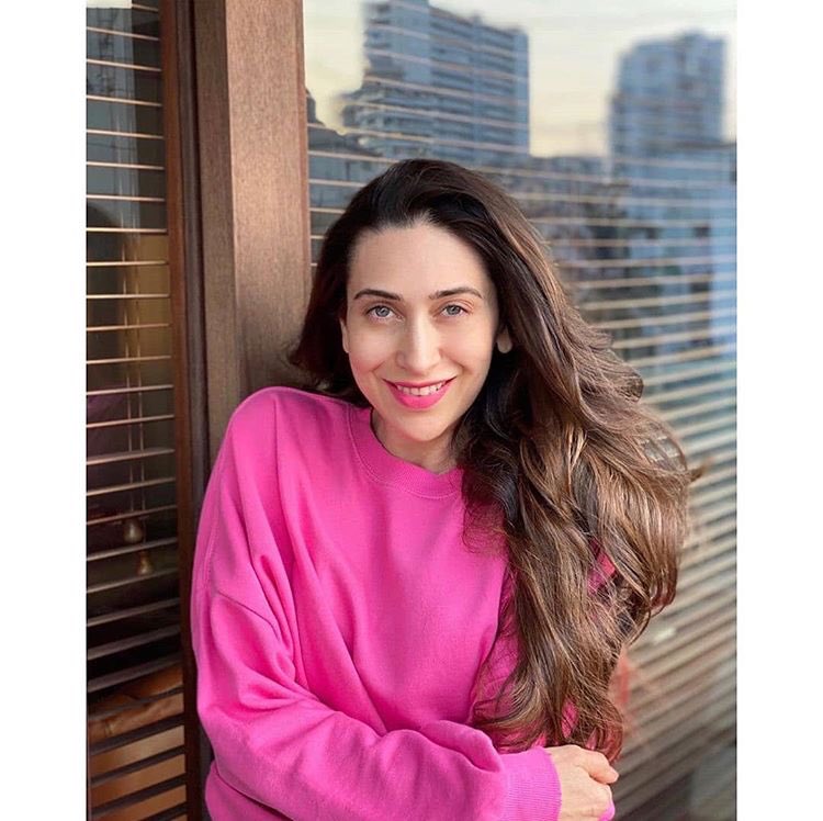  wishes the beautiful Karisma Kapoor a very Happy Birthday.  