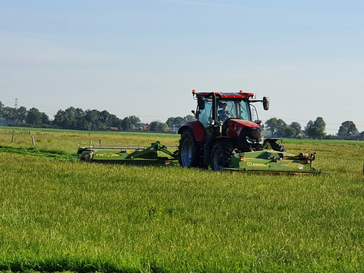 gerritwermink's tweet photo. Dinsdag gemaaid, 0 x geschud. Gisteren geharkt. Nu naar mijn mening mooi spul aan de kuil #tevreden #2esnede #onzeboerderij https://t.co/Sr7LLnzW6g