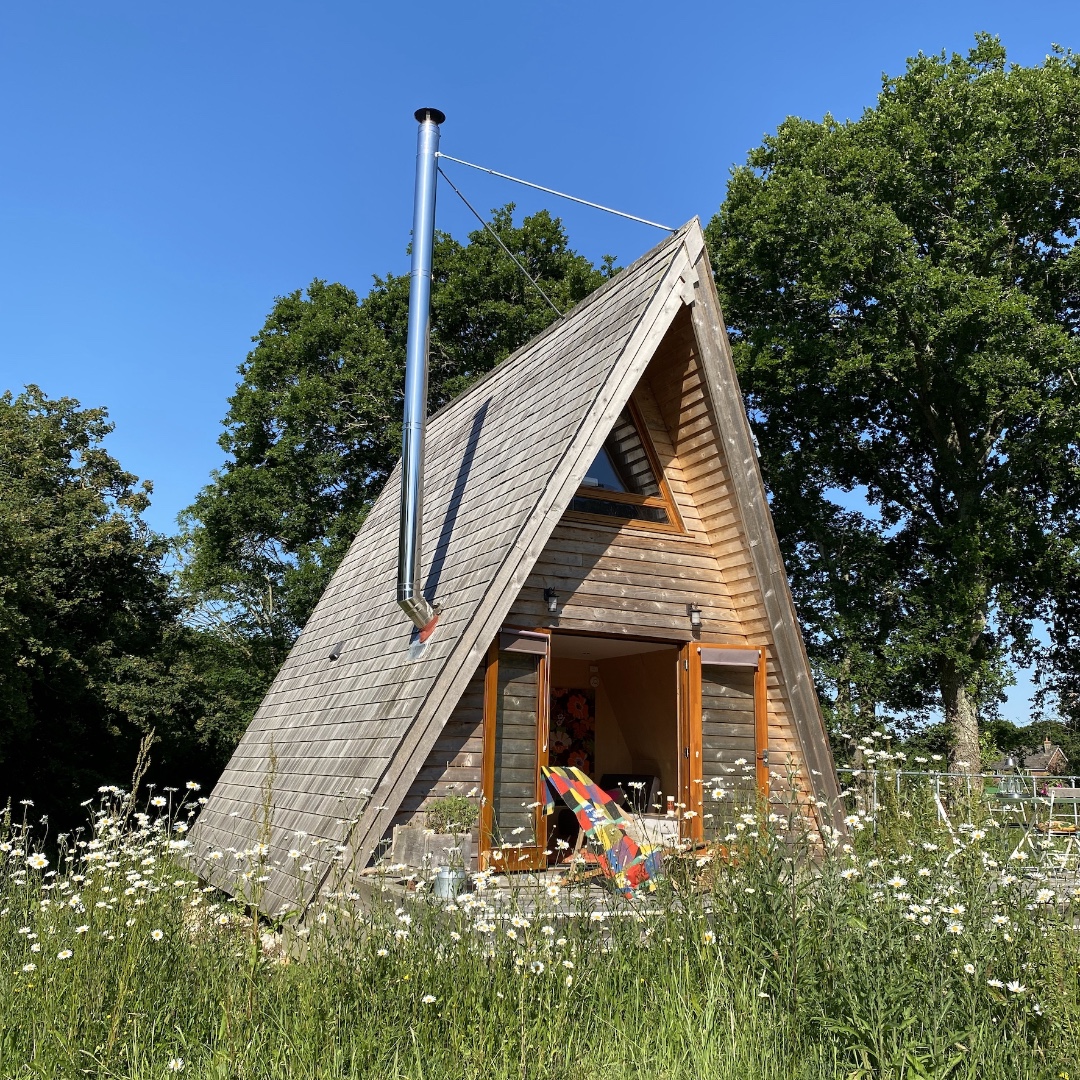 Good morning from Tiny Home SILVA - another busy day ahead processing  bookings - please get in touch if you have any questions about staying in our fabulous cabins 😊💚
#tinyhomesholidays #isleofwight #tinyhouseuk #holidaywhereyourheartis #ecocabin#getaway#isleofwightholidays